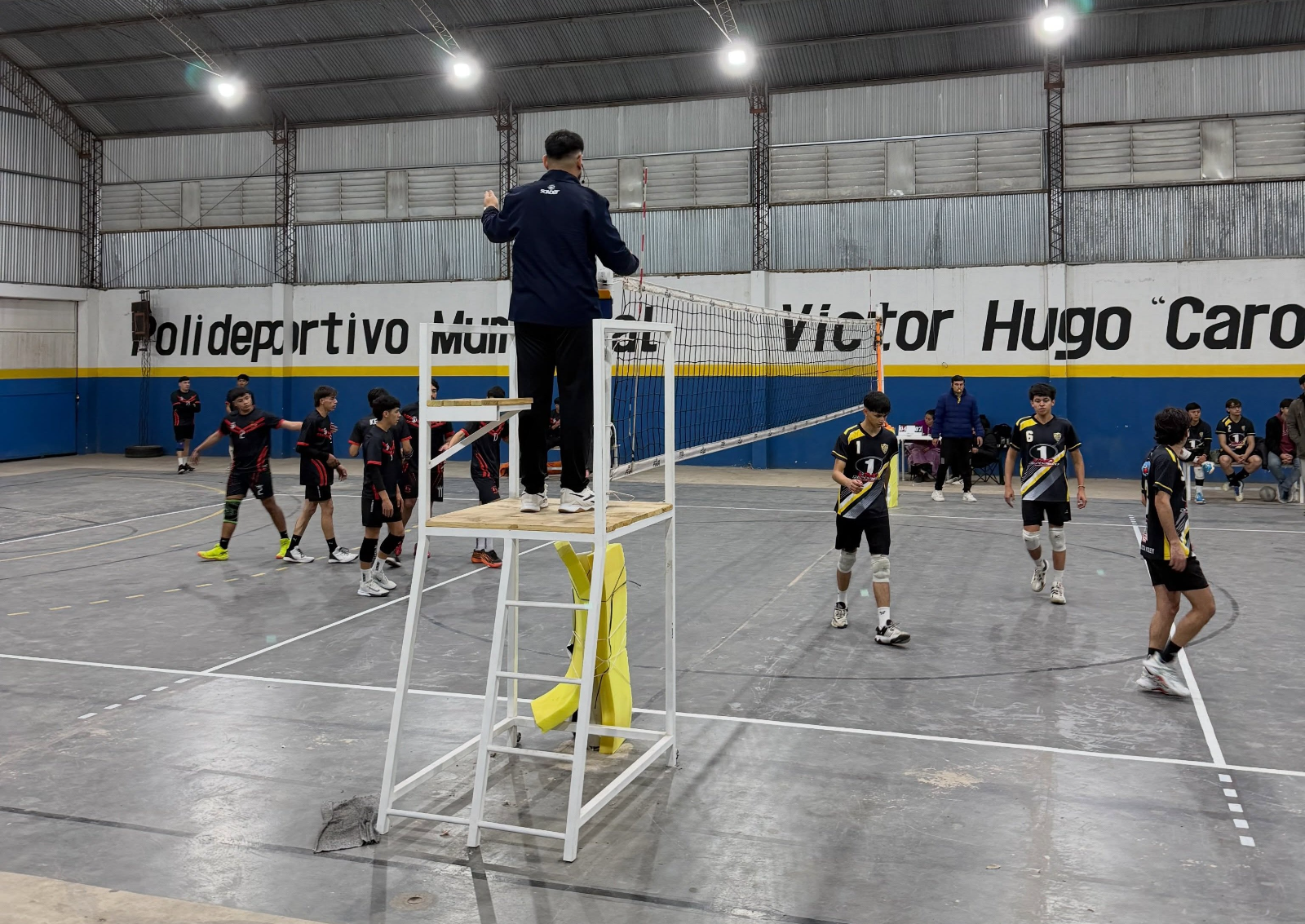 La competencia reunió a equipos femeninos y masculinos de la ciudad y de distintas localidades de la región en una jornada dedicada al deporte y la integración.