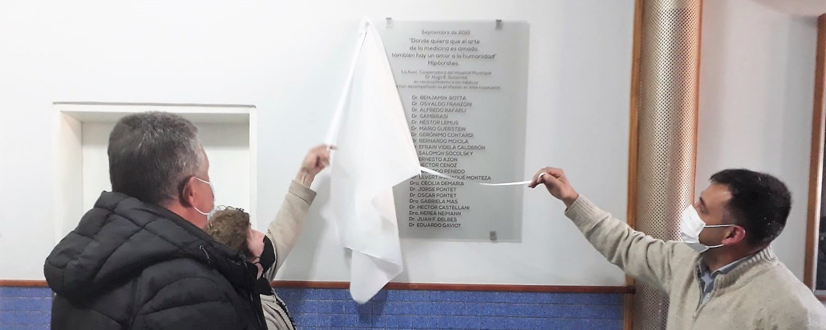 Se coloc\u00f3 una placa recordatoria en reconocimiento a todos los m\u00e9dicos y trabajadores de la salud que brindaron atenci\u00f3n en dicho efector.