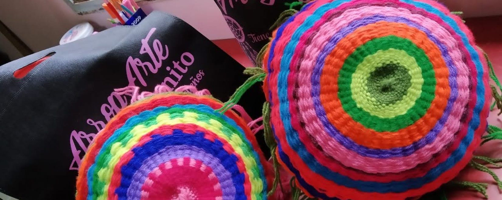 Elizabet Bustamante cuenta c\u00f3mo pas\u00f3 de ser una emprendedora curiosa a dar cursos sobre cada t\u00e9cnica que aprendi\u00f3 en el rubro del arte textil.