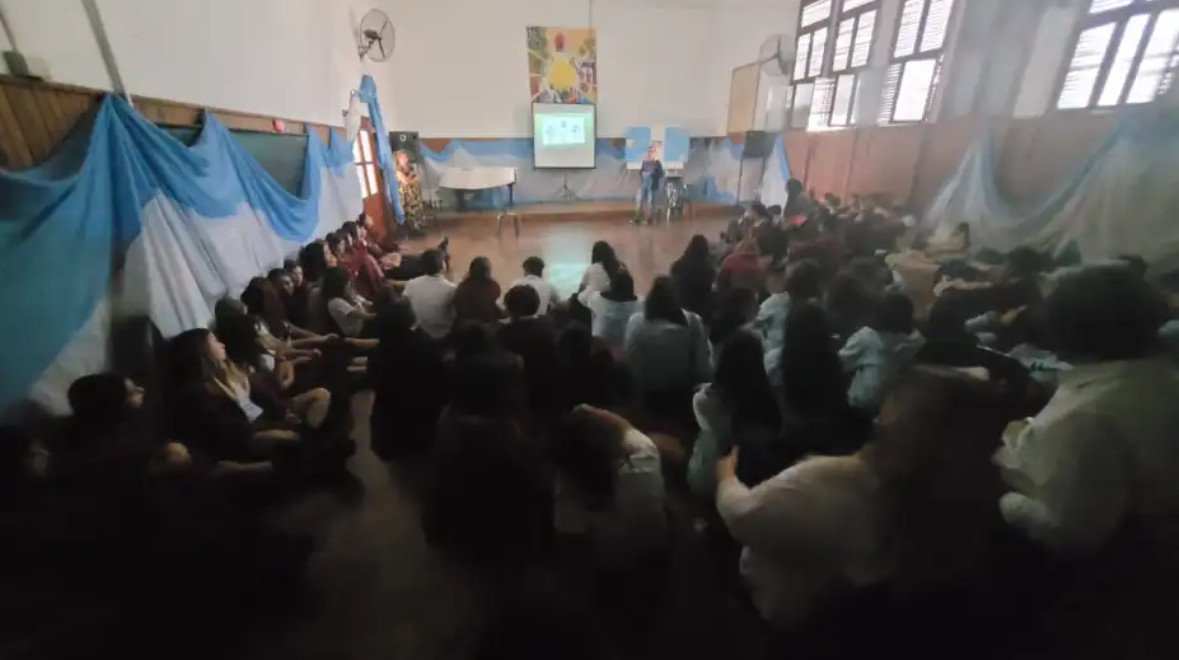 El municipio de Navarro brind\u00f3 una charla a los alumnos y alumnas del Instituto San Lorenzo.