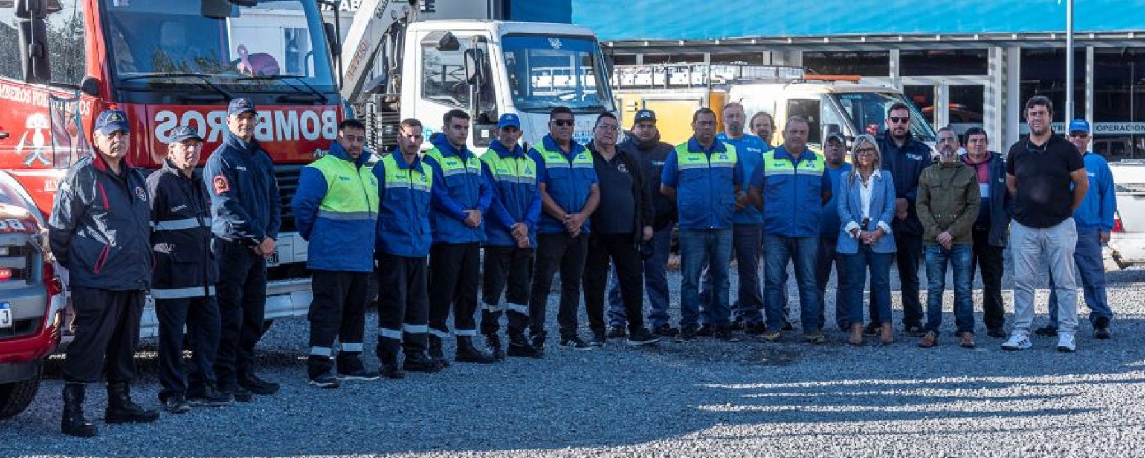 Defensa Civil y Bomberos desplegaron personal y lanzaron una colecta para asistir a los inundados.