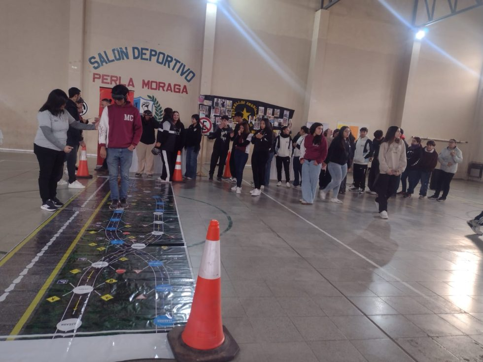 Escuelas secundarias de Mendoza realizaron talleres y charlas para concientizar sobre prevención, tránsito y actuación ante siniestros viales.