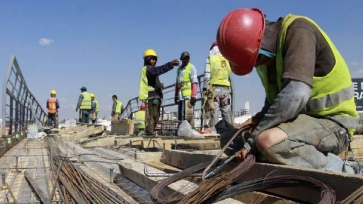 El gremio de la construcción alertó sobre el fuerte impacto de la paralización de obras públicas y privadas en Catamarca.
