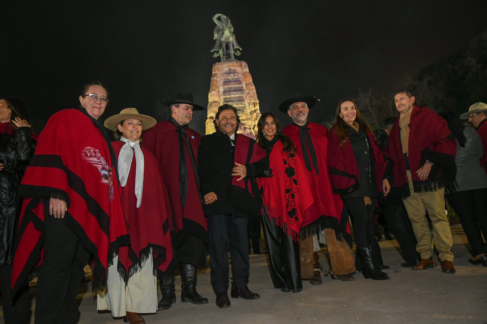 Los actos oficiales reunieron a autoridades, instituciones y más de un centenar de agrupaciones gauchas de distintos puntos del país.