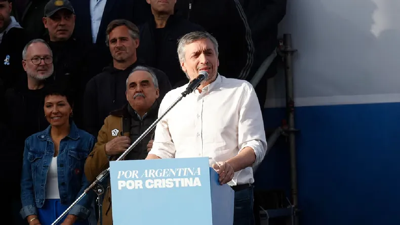 El diputado cuestionó a dirigentes del peronismo y apuntó contra el gobernador Raúl Jalil por su postura en el Congreso y su vínculo con el oficialismo nacional.