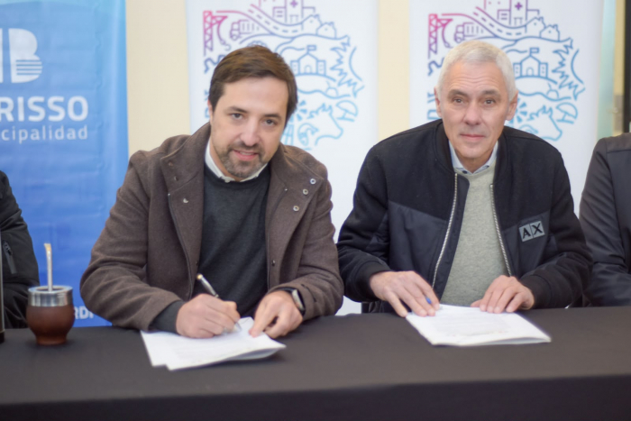 El ministro de Salud bonaerense habilitó nuevos consultorios en el Hospital Larrain y entregó 19 prótesis mediante Sonrisas Bonaerenses.