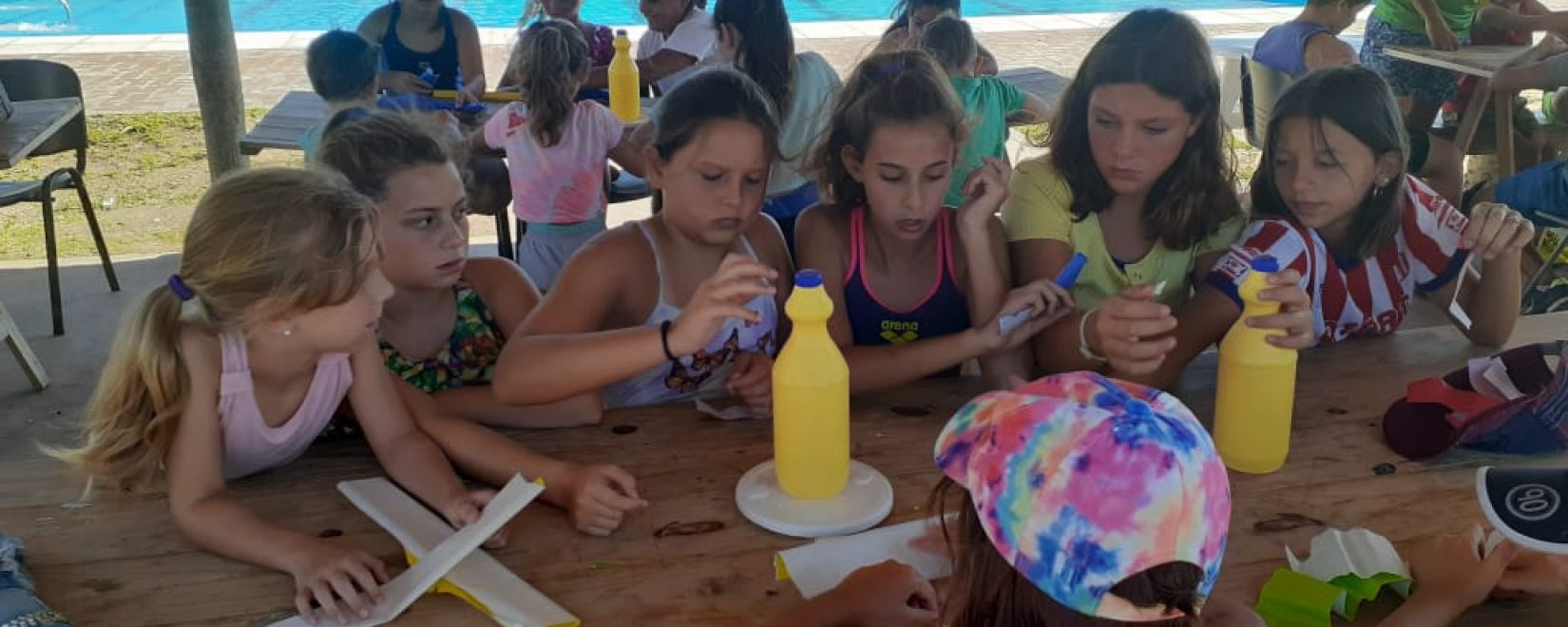 Las actividades del programa se llevan a cabo en el polideportivo comunal.
