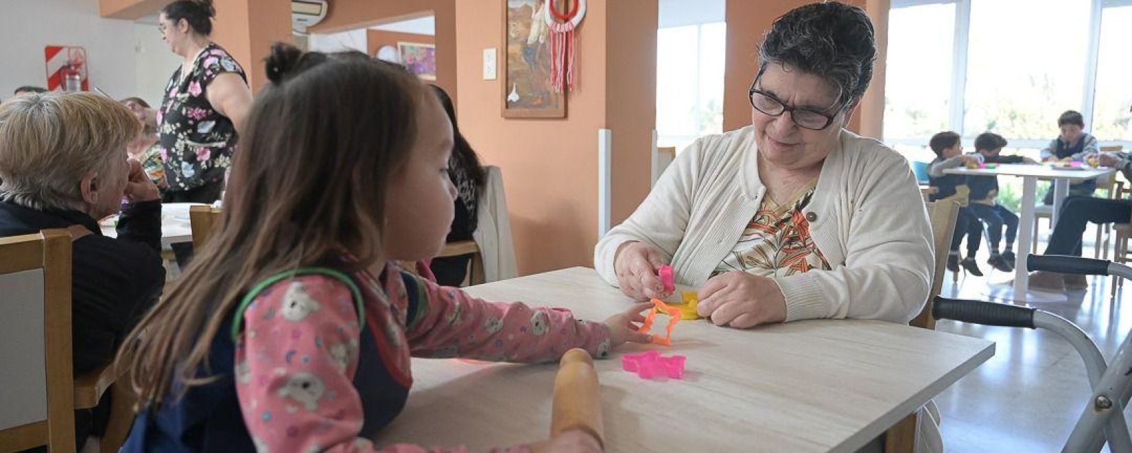 Un innovador y conmovedor proyecto intergeneracional est\u00e1 transformando la manera en que las generaciones interact\u00faan en la localidad de Mar\u00eda Teresa.