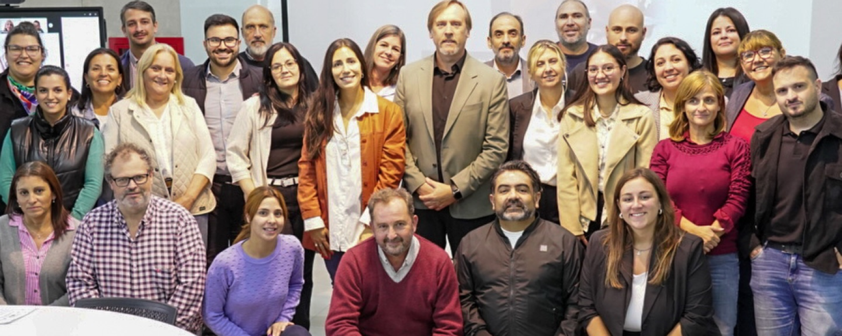 Este espacio desarrollado para capacitar a los municipios y comunas en pos de buscar transformar la realidad laboral y econ\u00f3mica de C\u00f3rdoba.